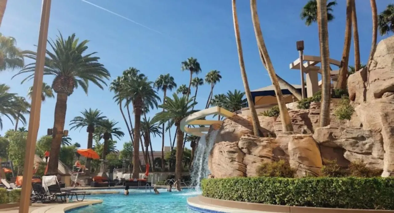 Mgm Signature Deluxe Balcony Strip View Suite Las Vegas Aparthotel